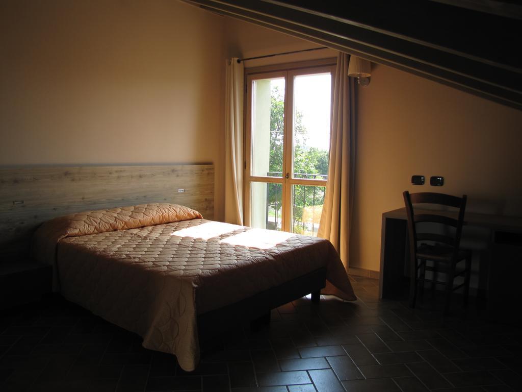 Agriturismo Bassanine Monticelli dʼOngina Dış mekan fotoğraf